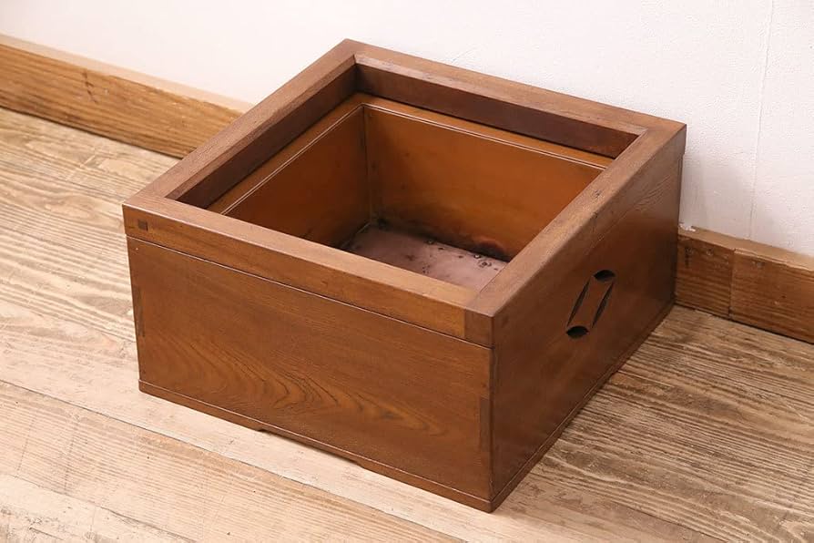 欅大名火鉢 赤色 四角形 陶器 木箱付き 灰付き（灰は入らなければ送りません） 欅大名火鉢 赤色 四角形 陶器 木箱付き 灰付き（灰は入らなけれ
